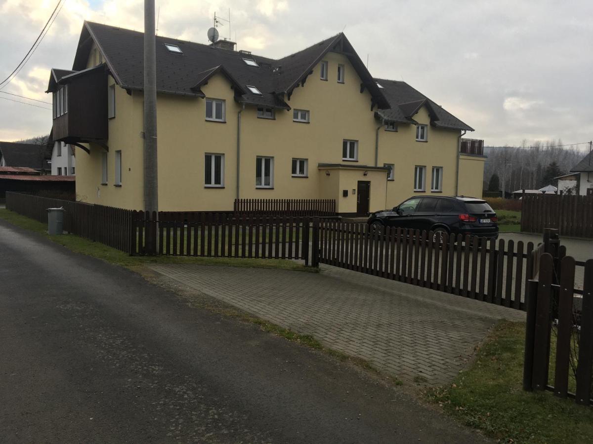 Апартаменти Horsky Apartman V Karlovicich Karlovice  Екстер'єр фото